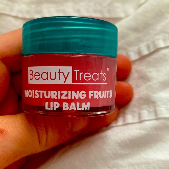 Lips. Moisturizer - Picture 1 of 3
